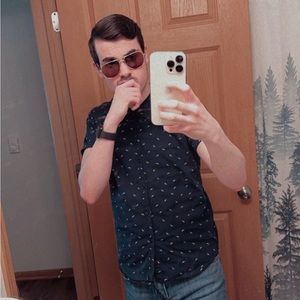 Meet your Posher, Max